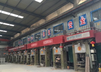 630噸數(shù)控壓力機生產現(xiàn)場